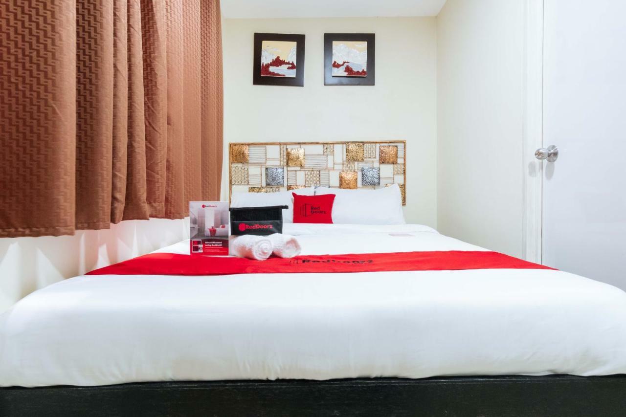 เรดดอร์ซ แอท ยูนิเวอร์ซิตี้ เบลต์ มะนิลา Hotel ภายนอก รูปภาพ